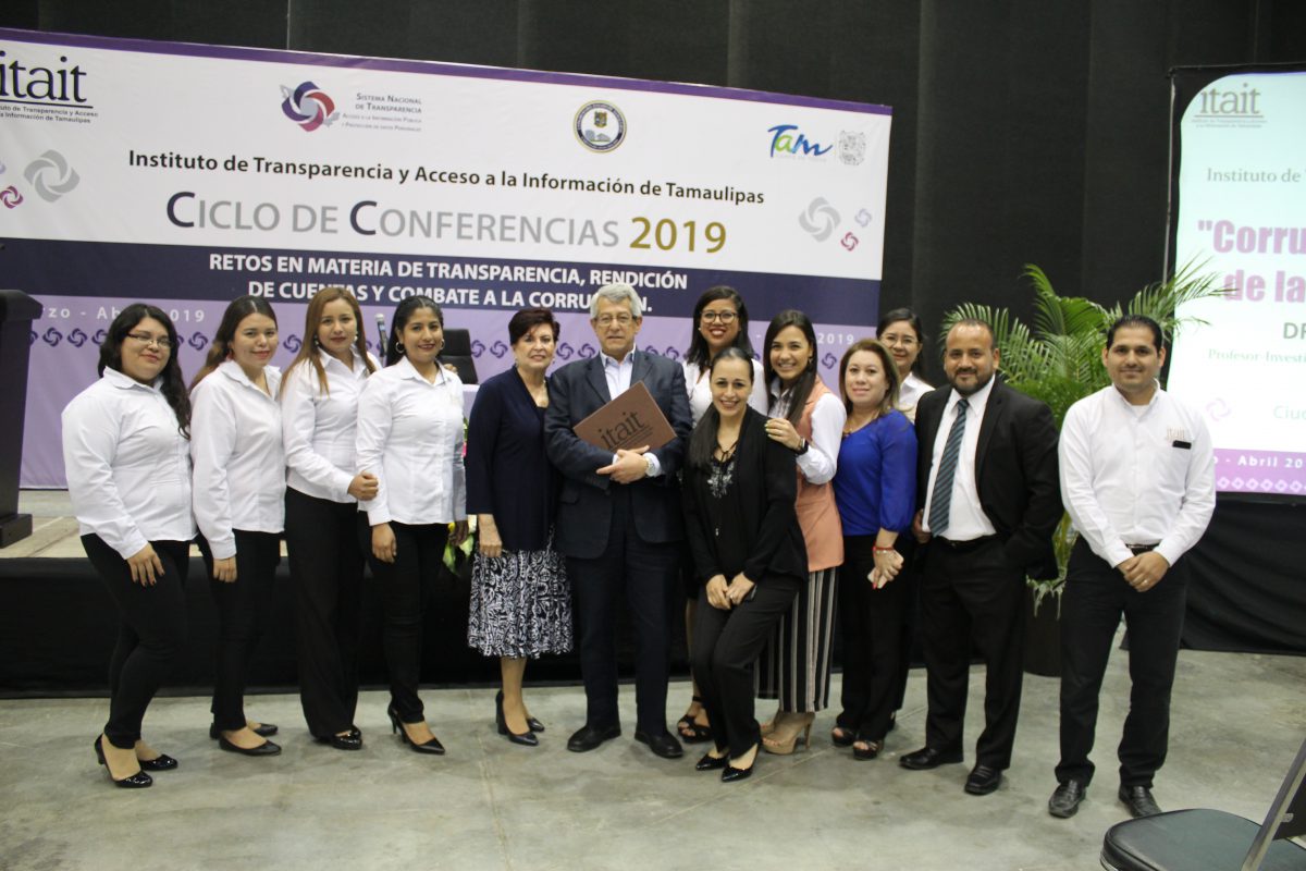 Magistral participación del Doctor Mauricio Merino Huerta para concluir el Ciclo de Conferencias 2019.